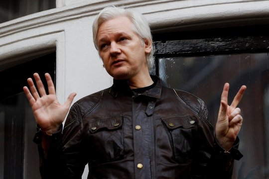 Assange İngiliz polisi tarafından gözaltına alındı