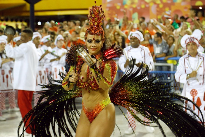 Rio karnavalı ertelendi