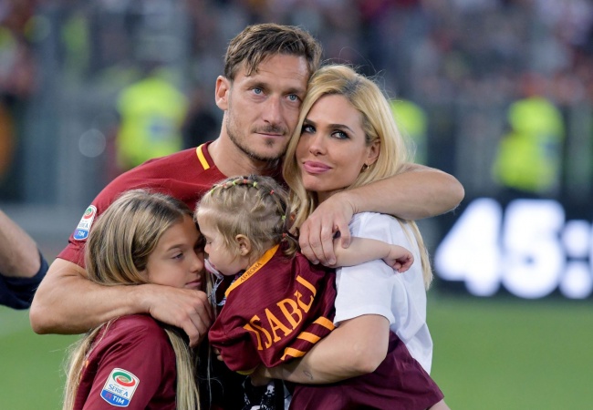 Totti'nin eşi, efsane futbolcuyu aldattı mı?