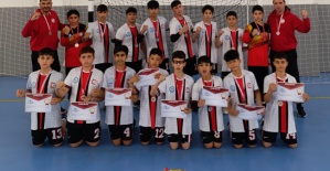Hala Sultan İlahiyat Koleji Hentbol Takımı Türkiye'de ikinci oldu.